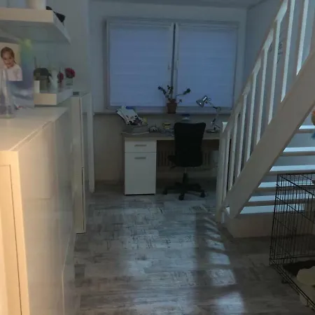 דירה Moderne, Neu Renovierte Maisonette-wohnung Mit Balkon